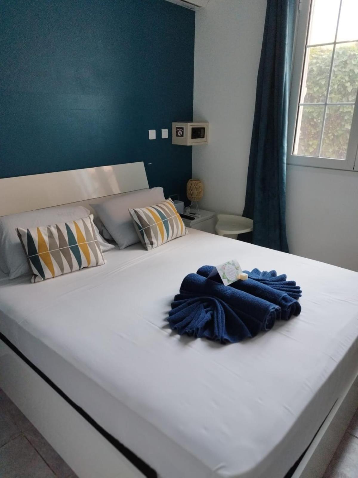 Lindsey Hotel Сен-П'єр Екстер'єр фото