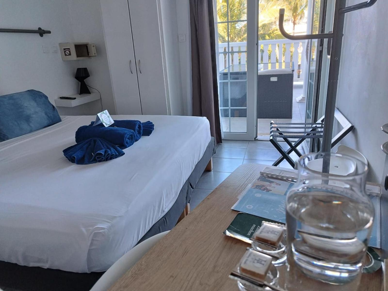 Lindsey Hotel Сен-П'єр Екстер'єр фото