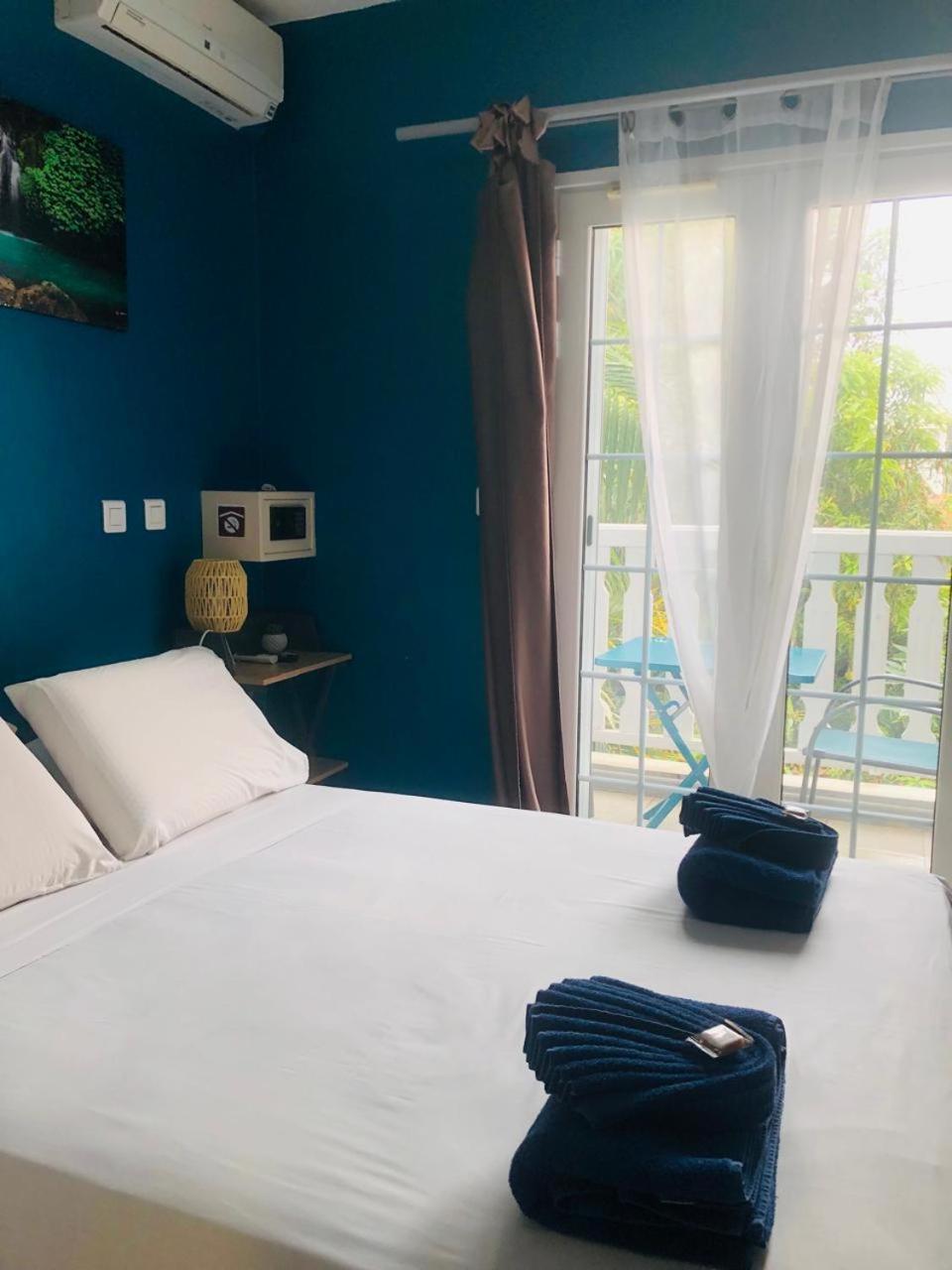 Lindsey Hotel Сен-П'єр Екстер'єр фото